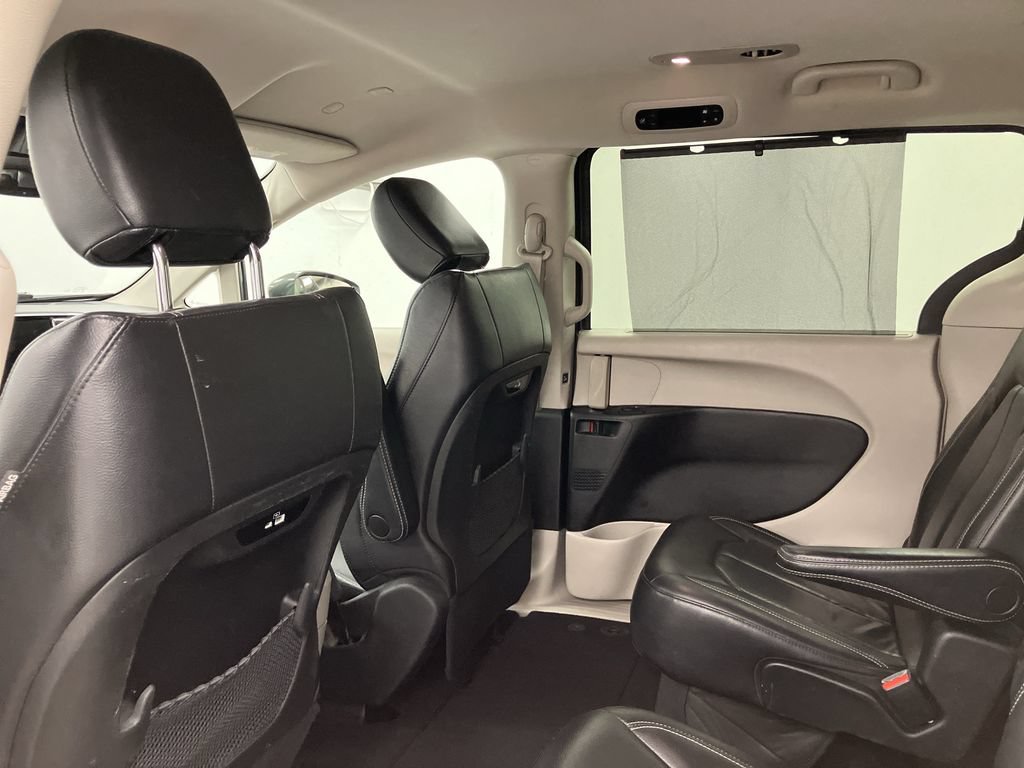 Used 2022 Chrysler Pacifica Touring-L FWD image 15