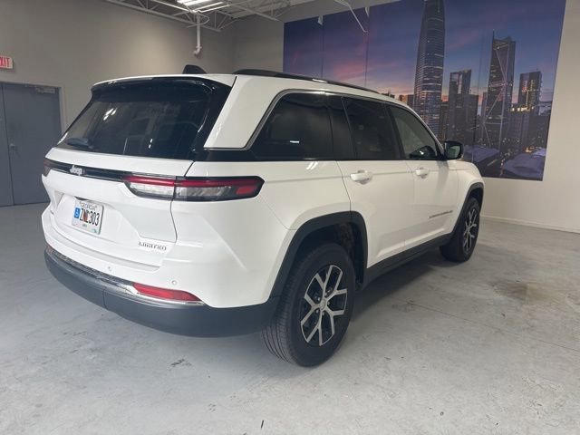 Used 2024 Jeep Grand Cherokee Limited image 5