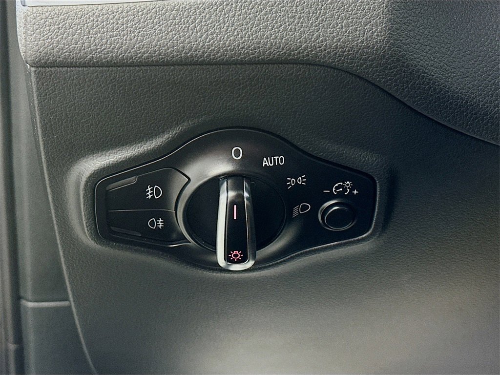 Used 2017 Audi Q5 2.0T Premium image 11