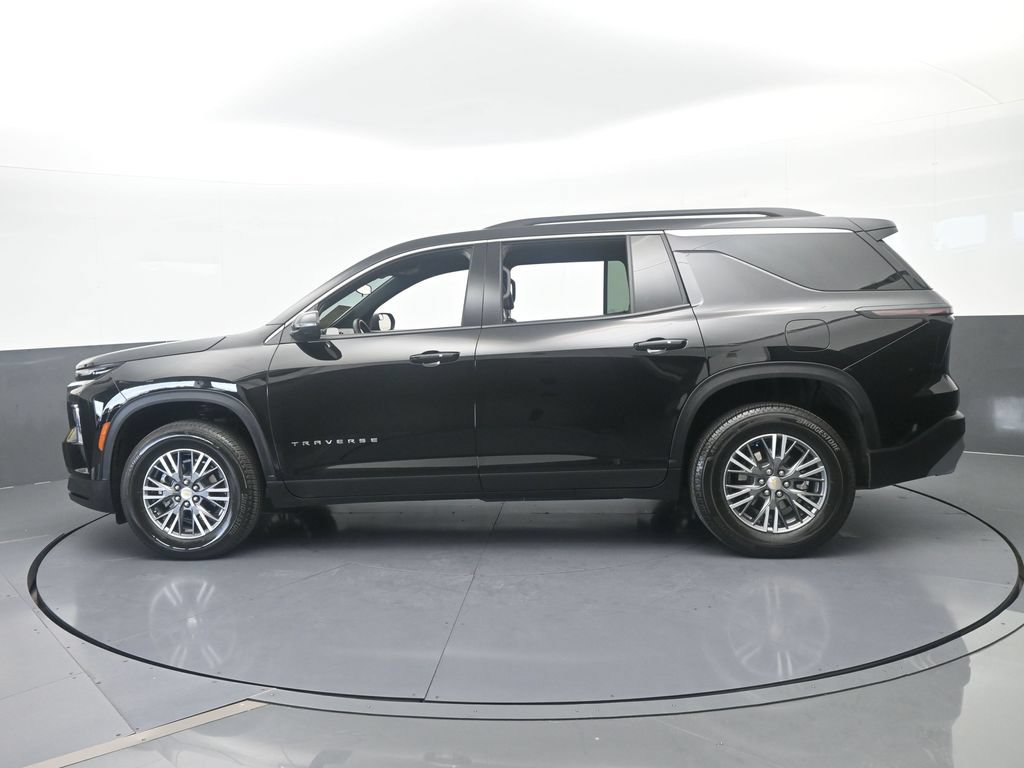 Used 2026 Chevrolet Traverse LT FWD image 3