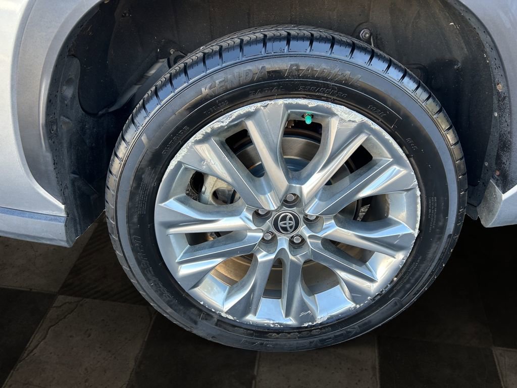 Used 2020 Toyota Highlander Limited image 12