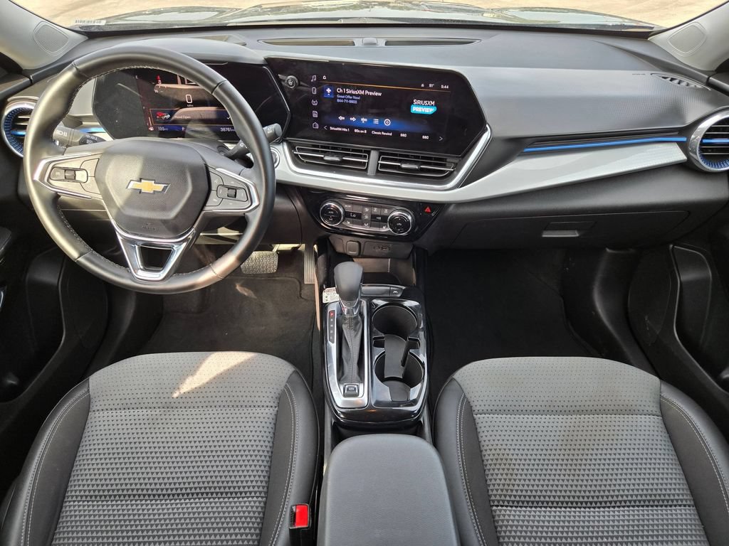 Used 2025 Chevrolet Trax LT w/ LT Convenience Package FWD image 27