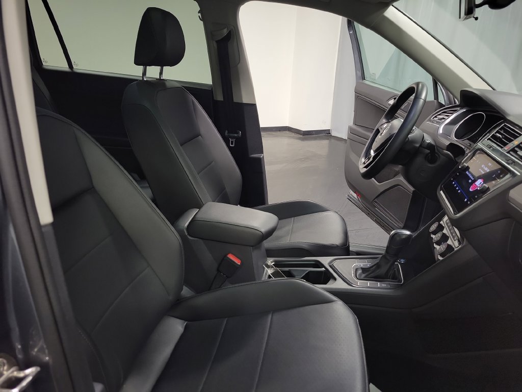 Used 2020 Volkswagen Tiguan SE w/ Panoramic Sunroof Package FWD image 36