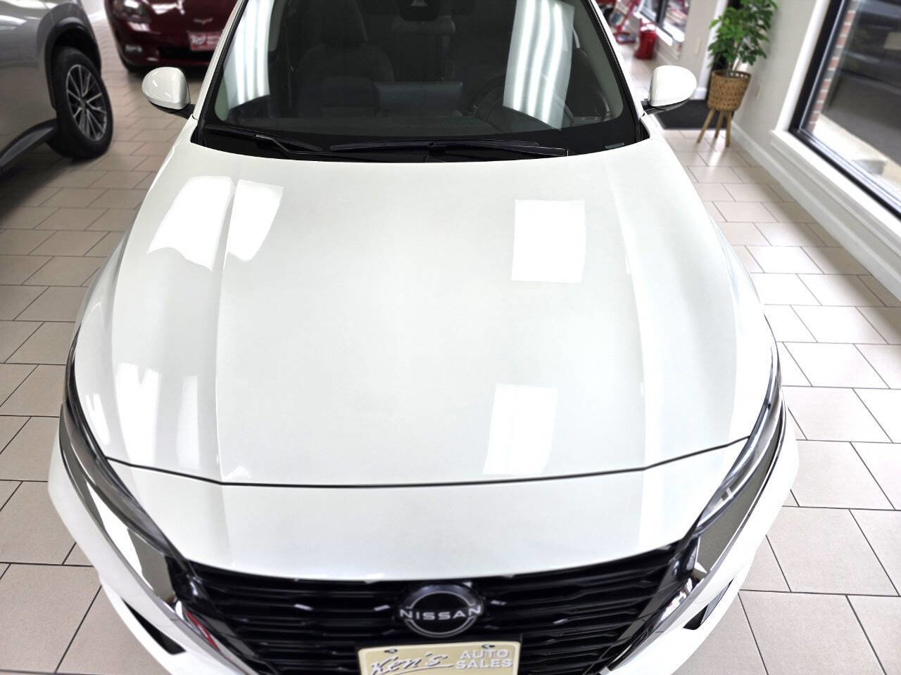 Used 2023 Nissan Altima 2.5 SV w/ SV Premium Package image 2