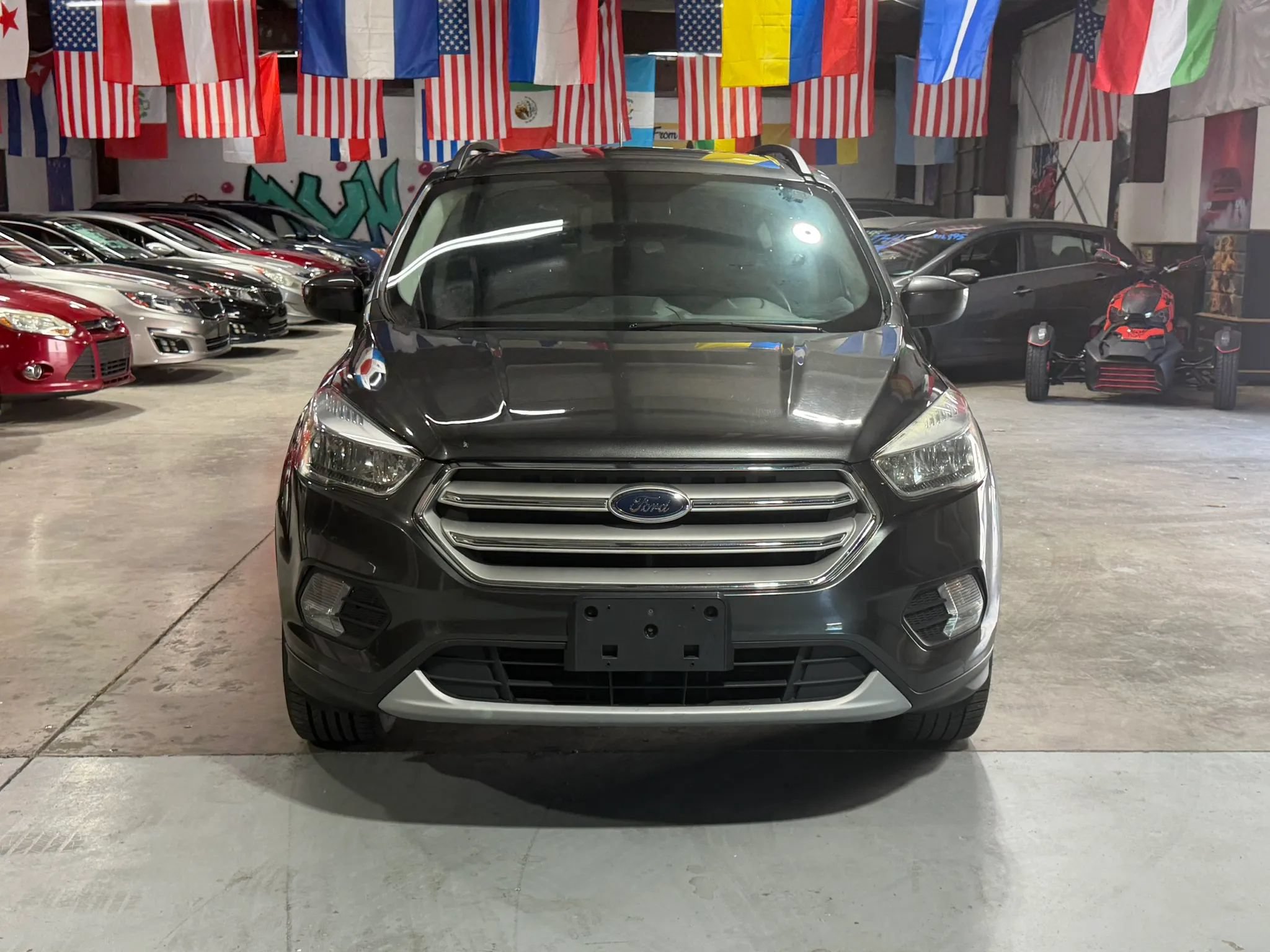 Used 2018 Ford Escape SE w/ SE Sync 3 Package AWD/4WD image 2