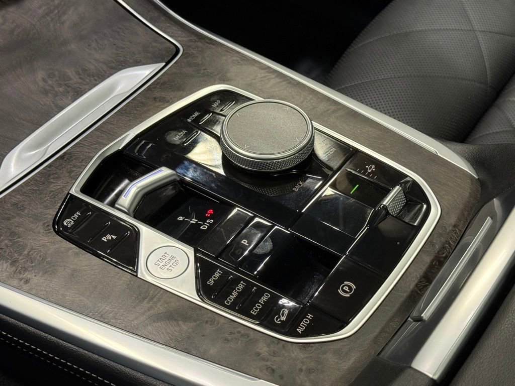 Used 2024 BMW X7 xDrive40i w/ Premium Package image 19