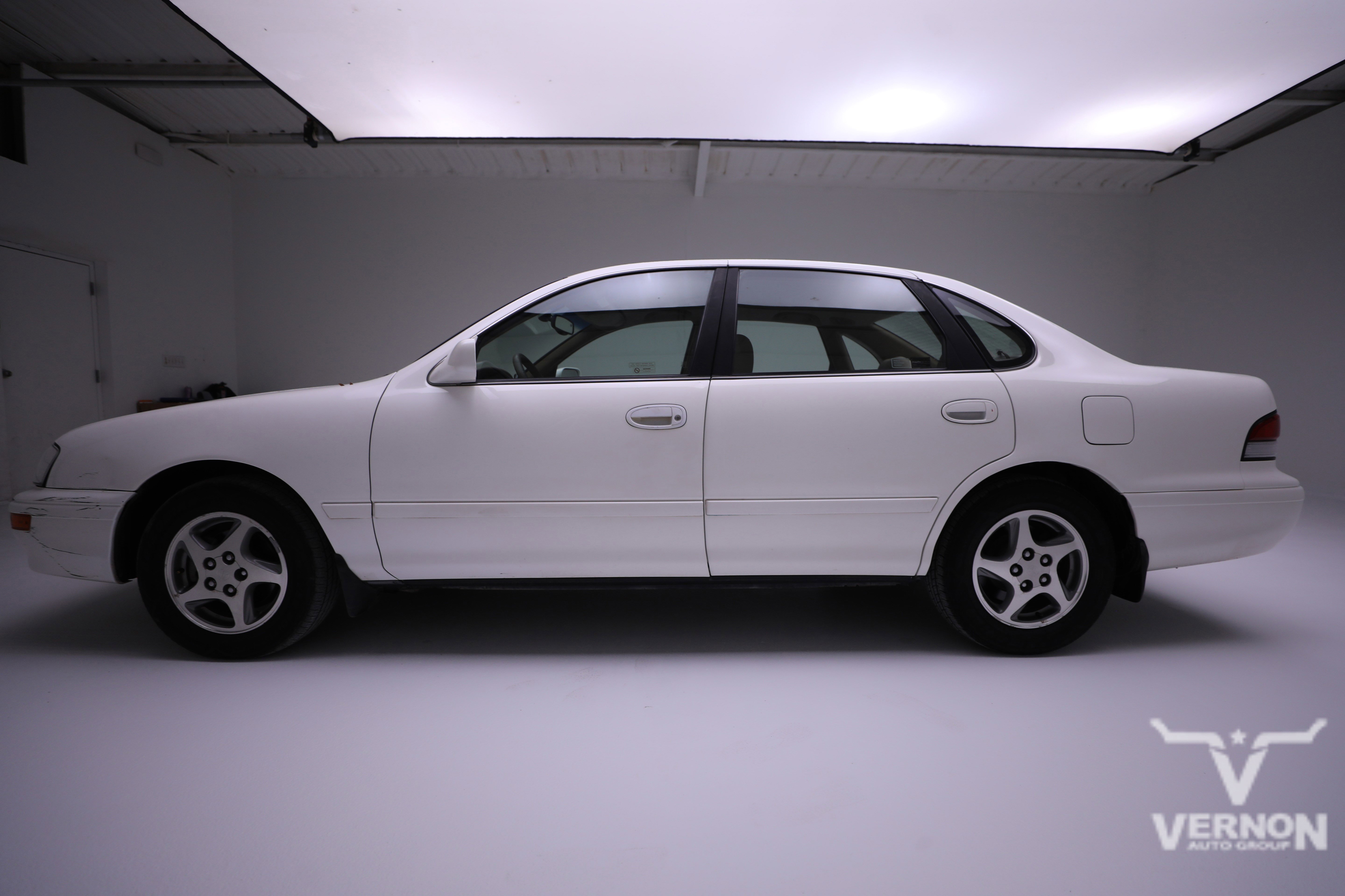 Used 1997 Toyota Avalon XL image 2