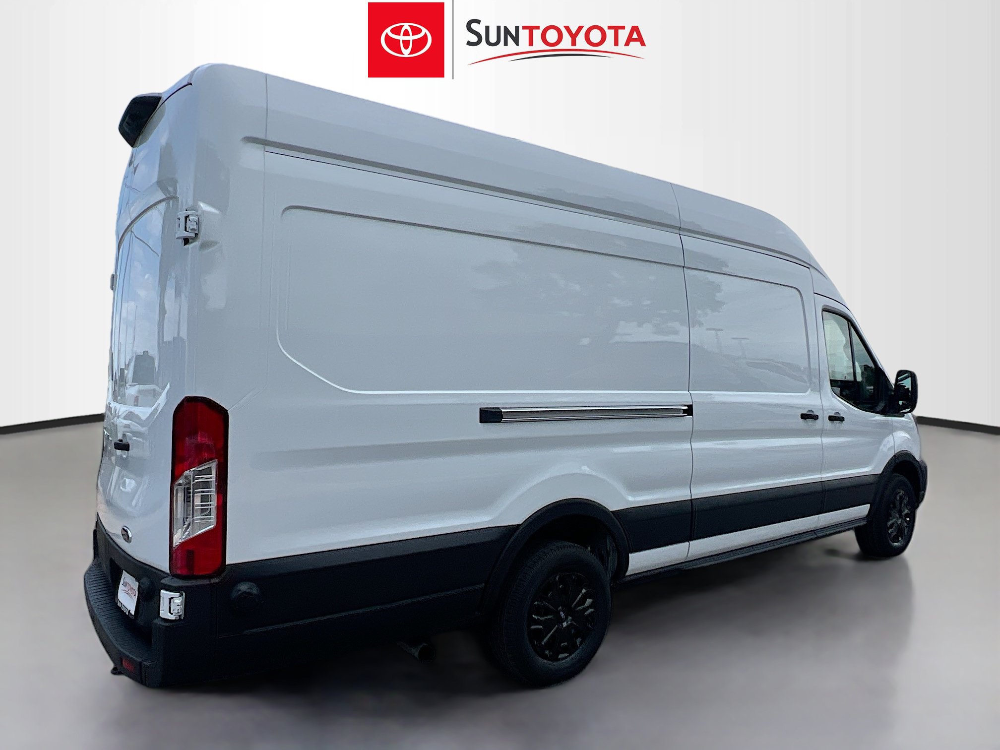 Used 2024 Ford Transit 250 148 High Roof Extended w/ Load Area Protection Package RWD image 4