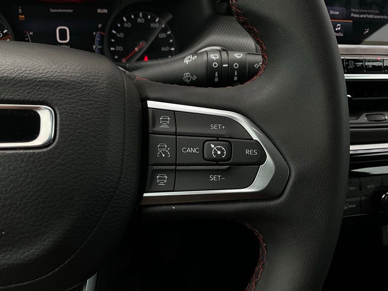 Used 2025 Jeep Compass Trailhawk image 35