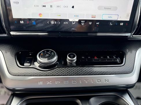 New 2026 Ford Expedition Platinum image 18