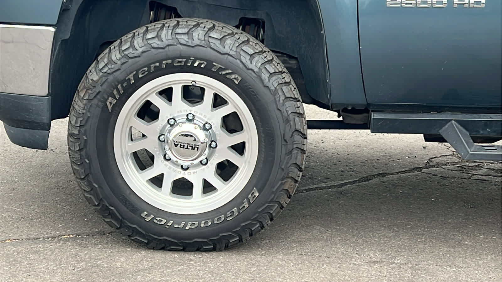 Used 2014 GMC Sierra 2500 SLE w/ SLE Preferred Package AWD/4WD image 9