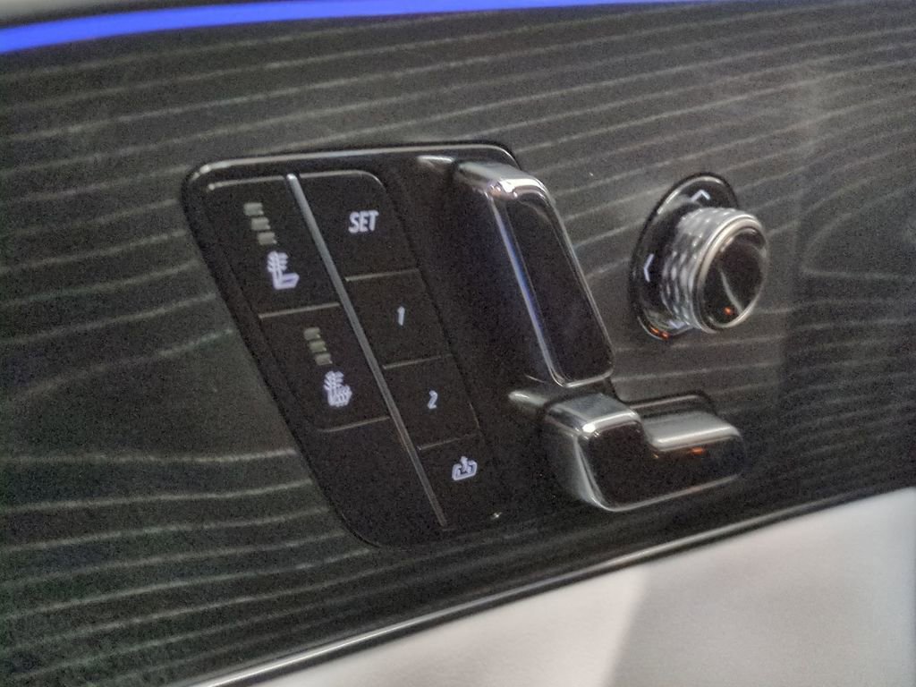 Used 2024 Cadillac Lyriq Sport image 23