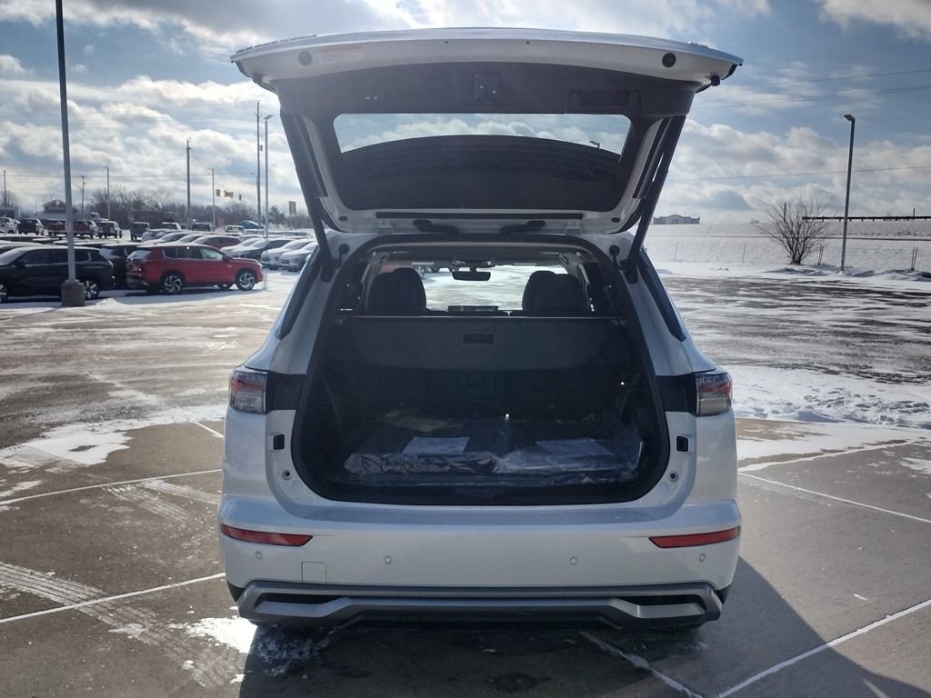 New 2026 Mitsubishi Outlander SE image 17