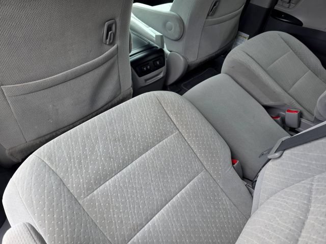 Used 2019 Toyota Sienna LE w/ LE Preferred Package FWD image 35