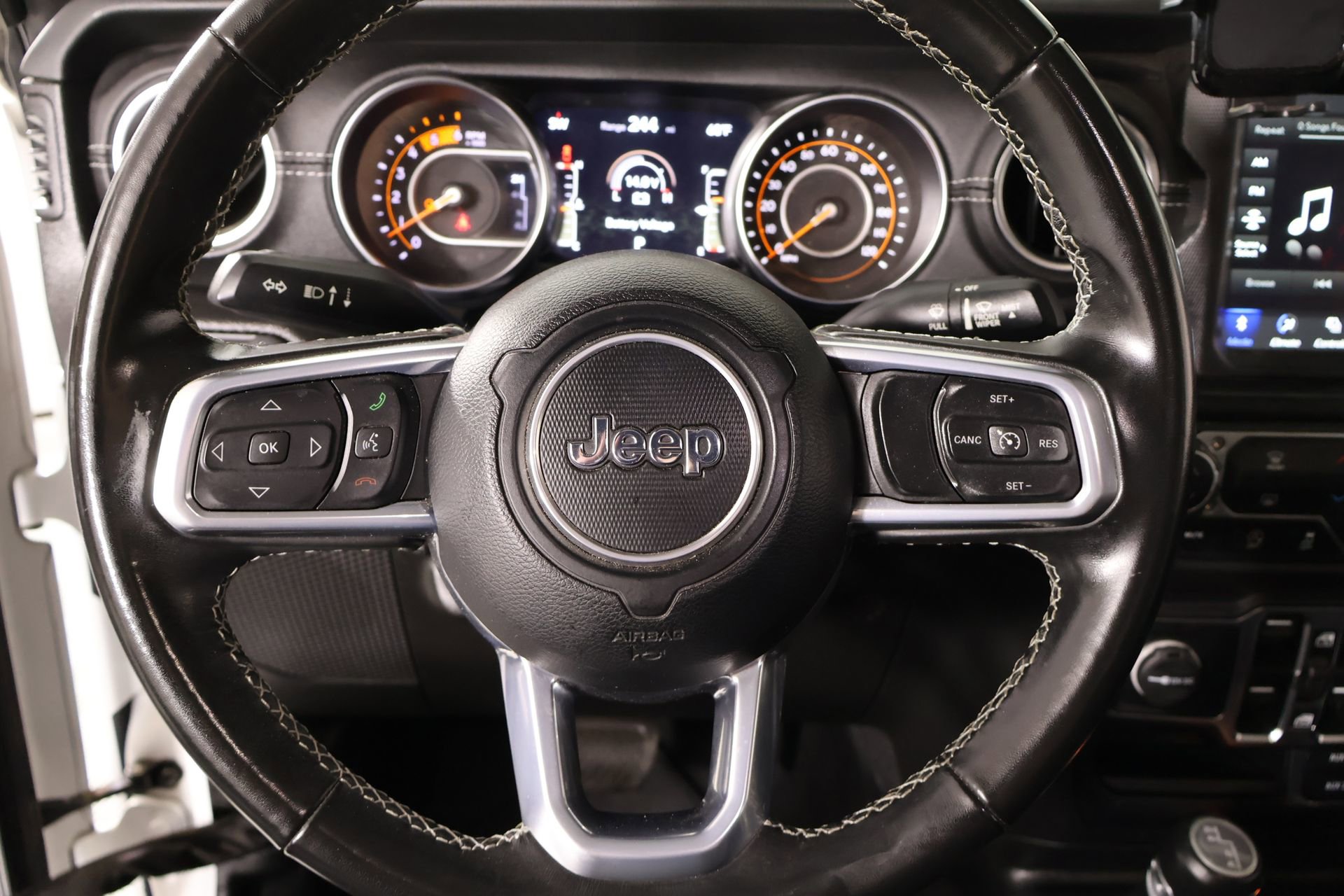 Used 2022 Jeep Gladiator Overland w/ Popular Equipment Package AWD/4WD image 3