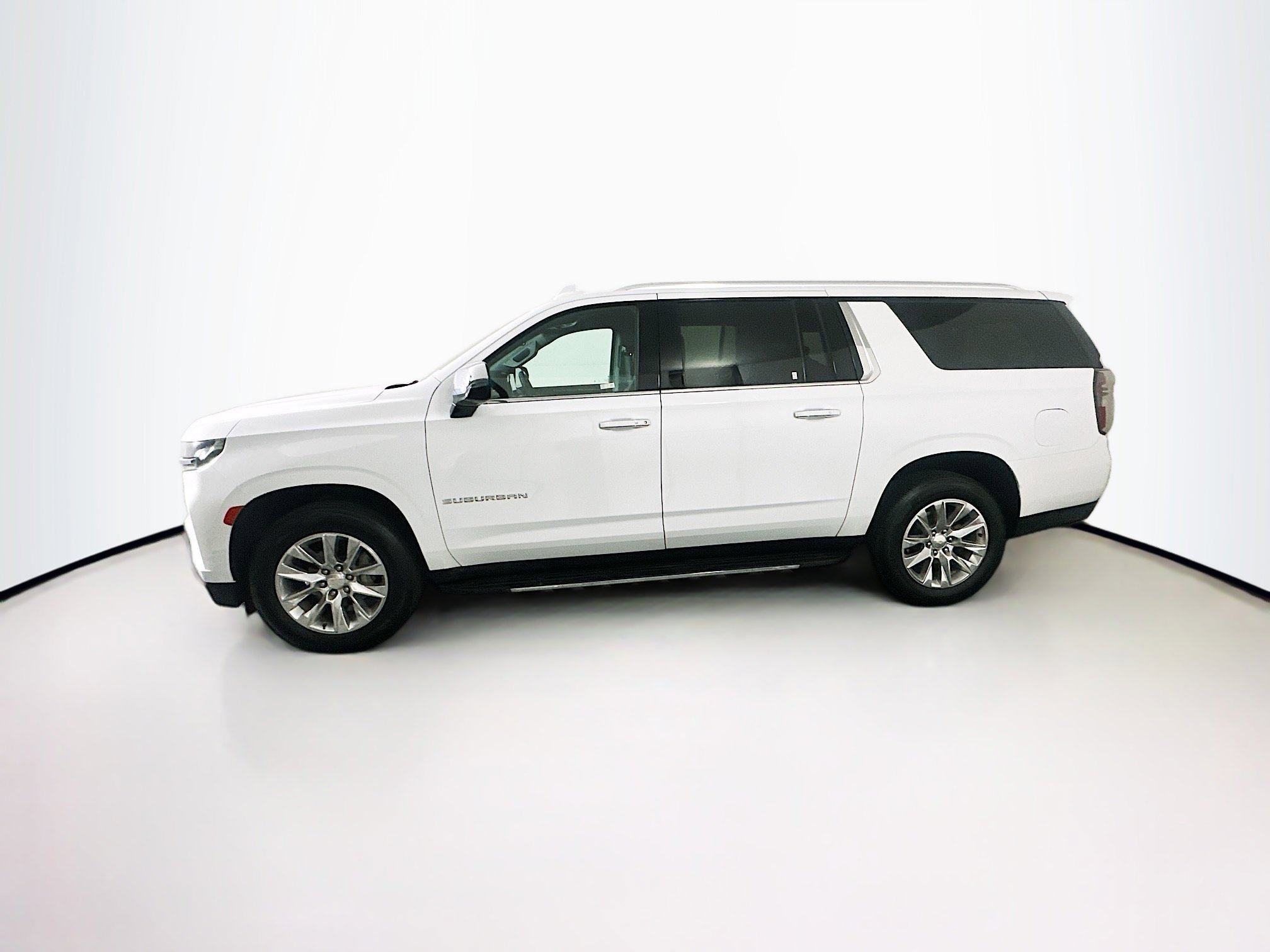 Used 2023 Chevrolet Suburban Premier image 4