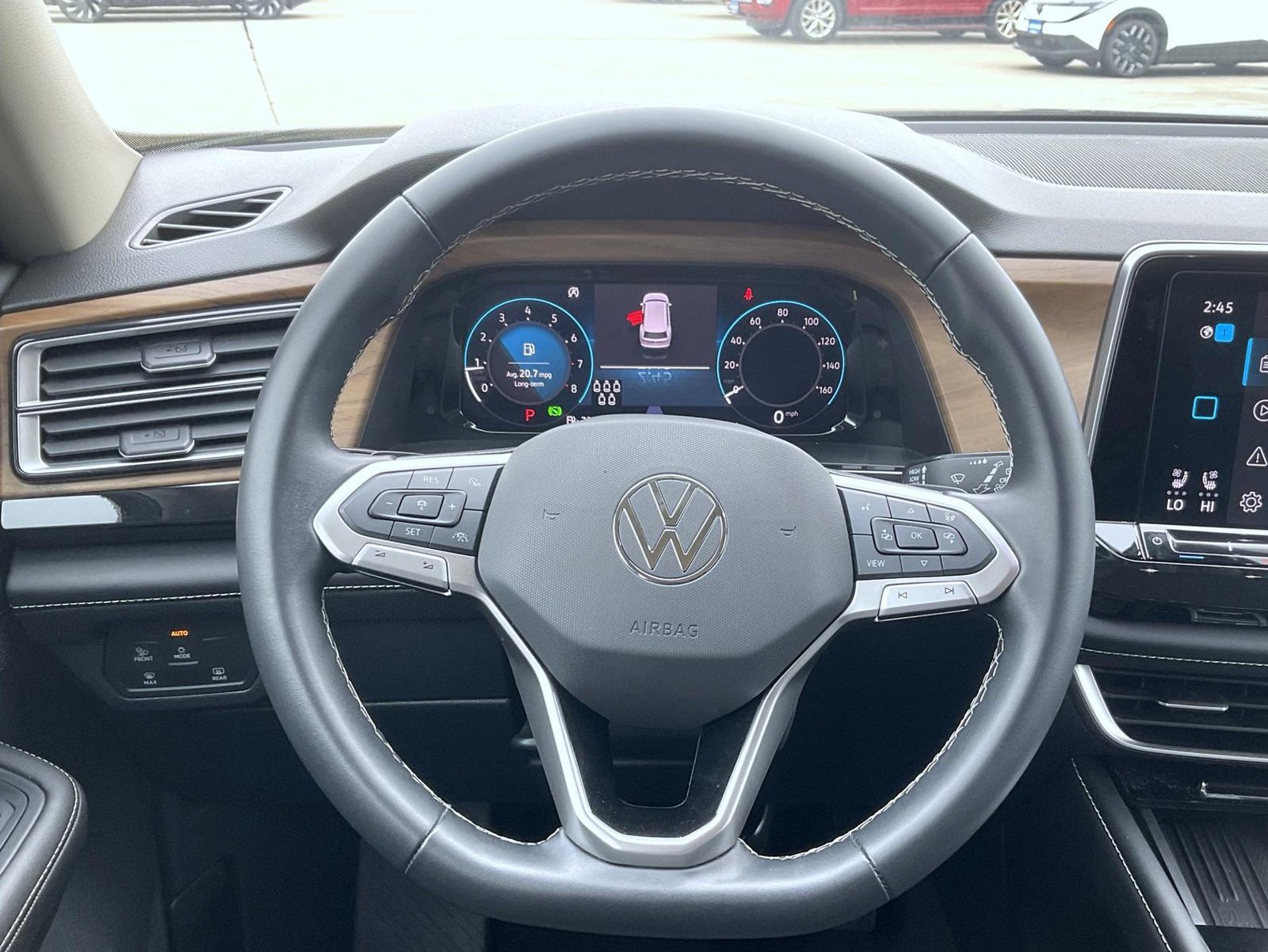 Used 2025 Volkswagen Atlas SE AWD/4WD image 13