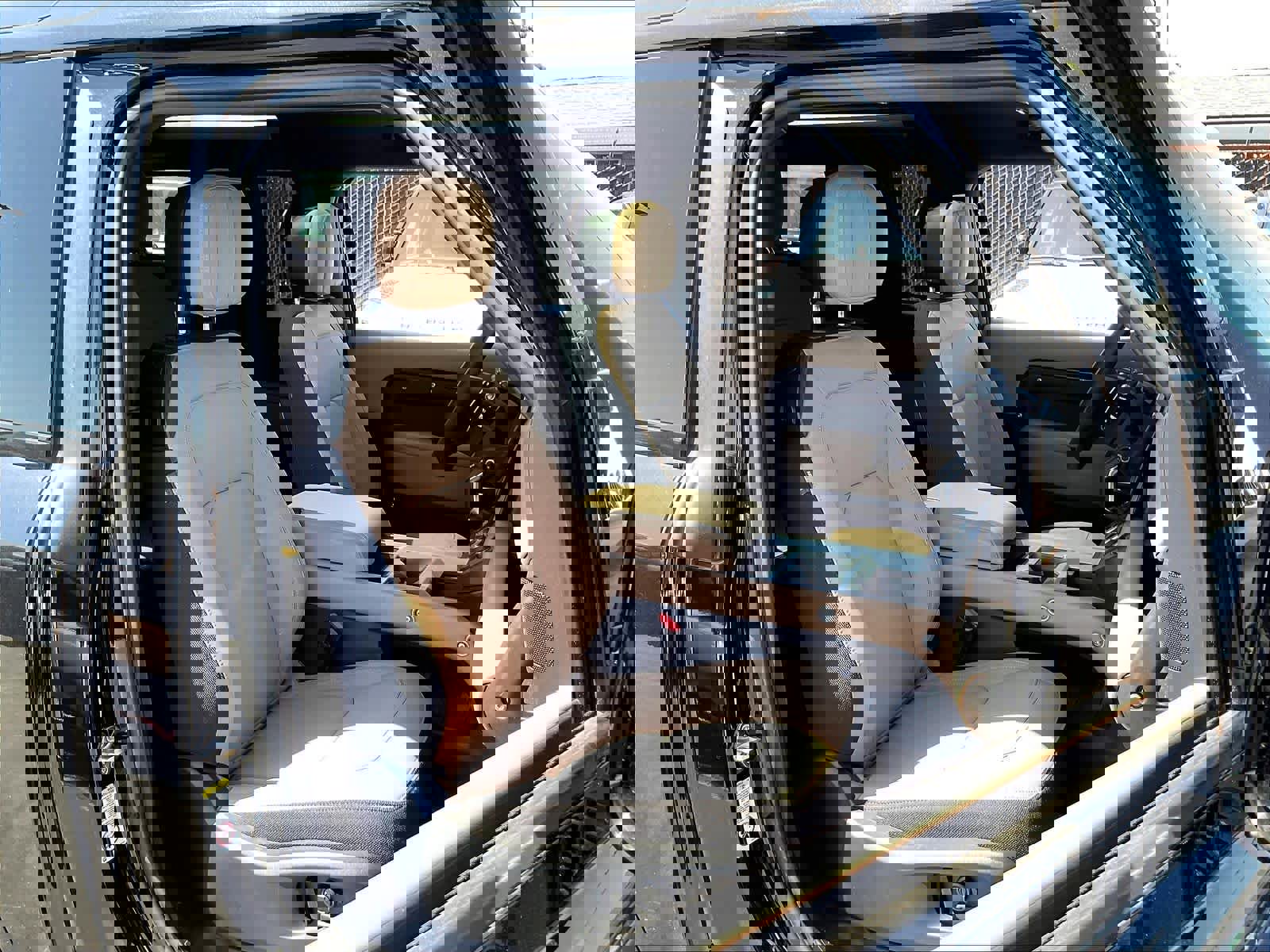 New 2025 Land Rover Defender 90 V8 image 31