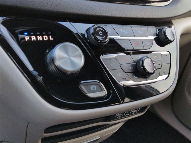 Used 2024 Chrysler Pacifica Touring-L image 21