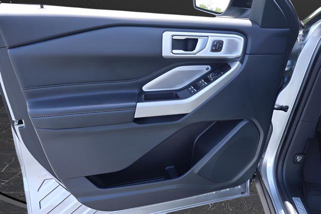 Used 2023 Ford Explorer Limited w/ Limited Technology Package RWD image 12