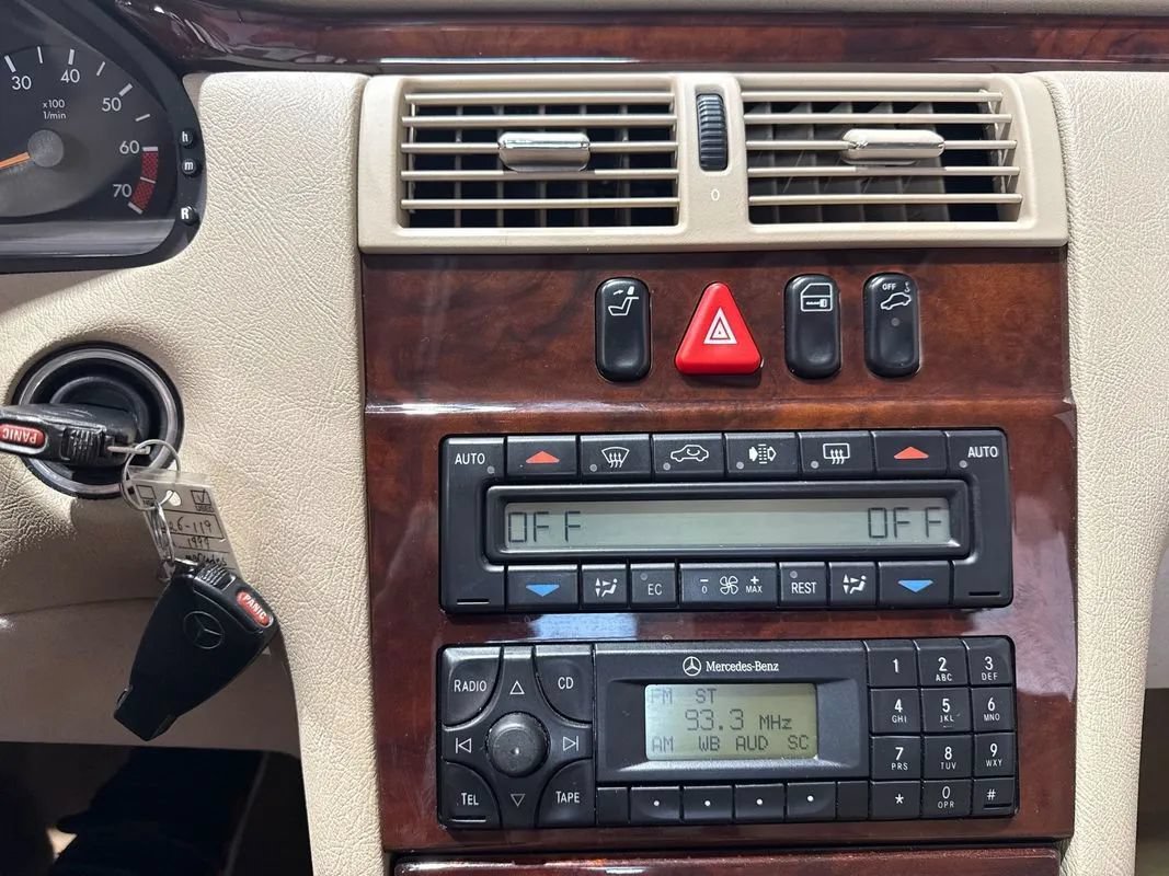 Used 1999 Mercedes-Benz E 320 Sedan image 84