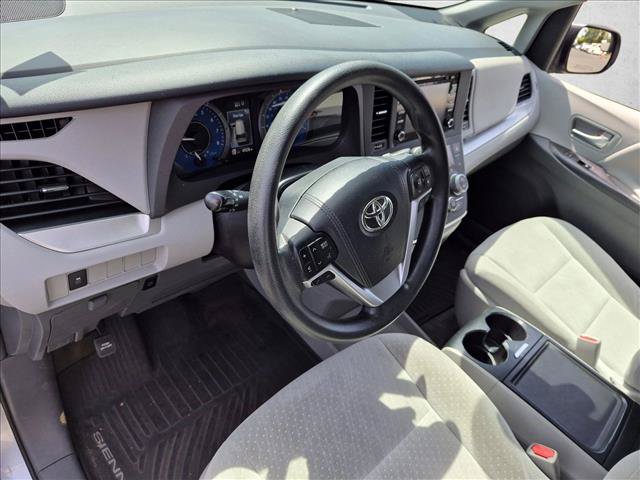 Used 2018 Toyota Sienna LE w/ Carpet Mat Package FWD image 9