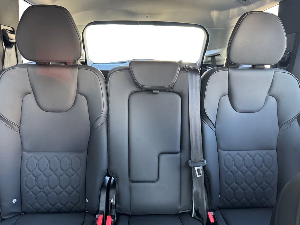 Used 2025 Volvo XC90 B5 Plus image 23