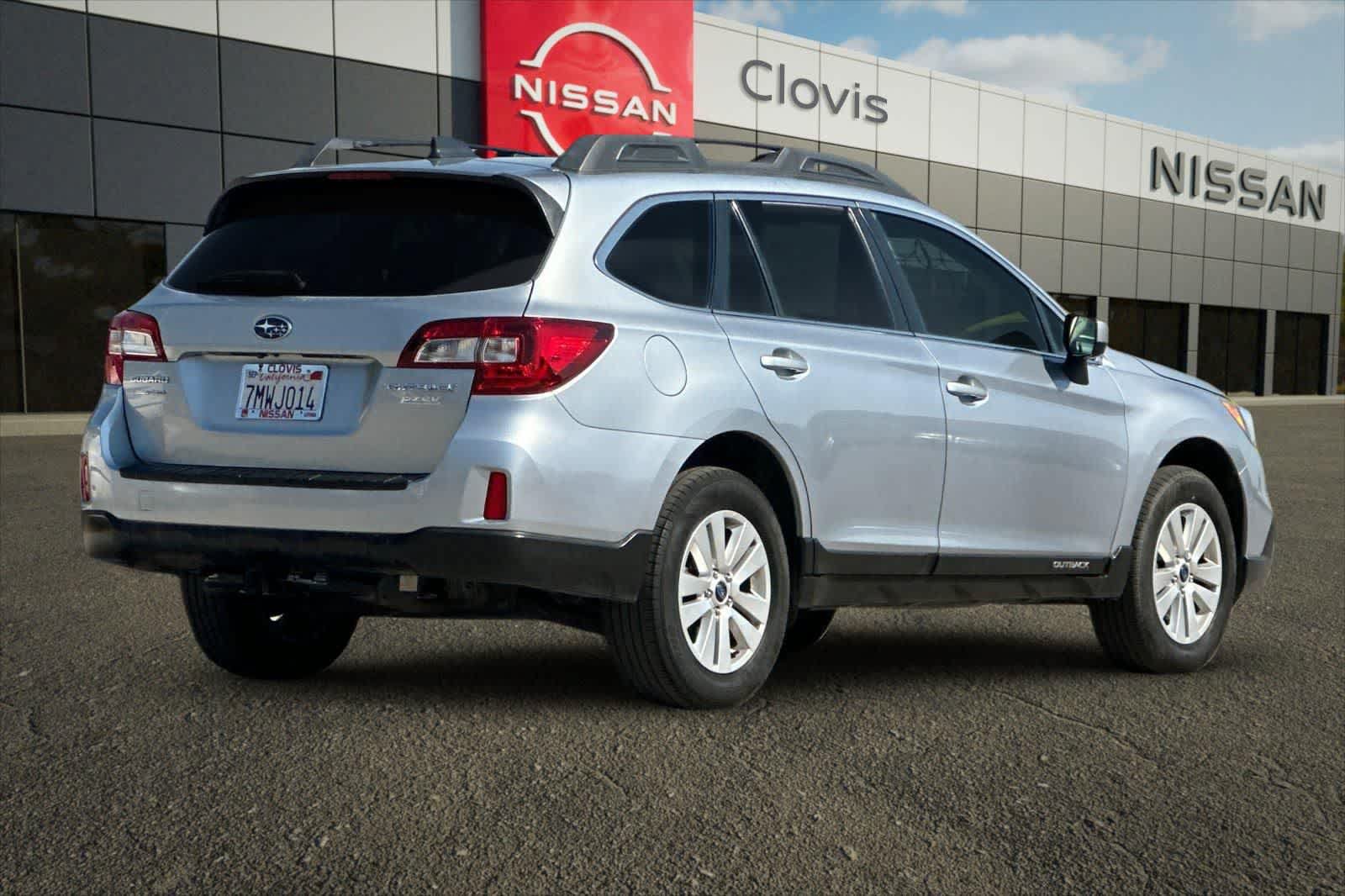 Used 2016 Subaru Outback 2.5i Premium AWD/4WD image 3