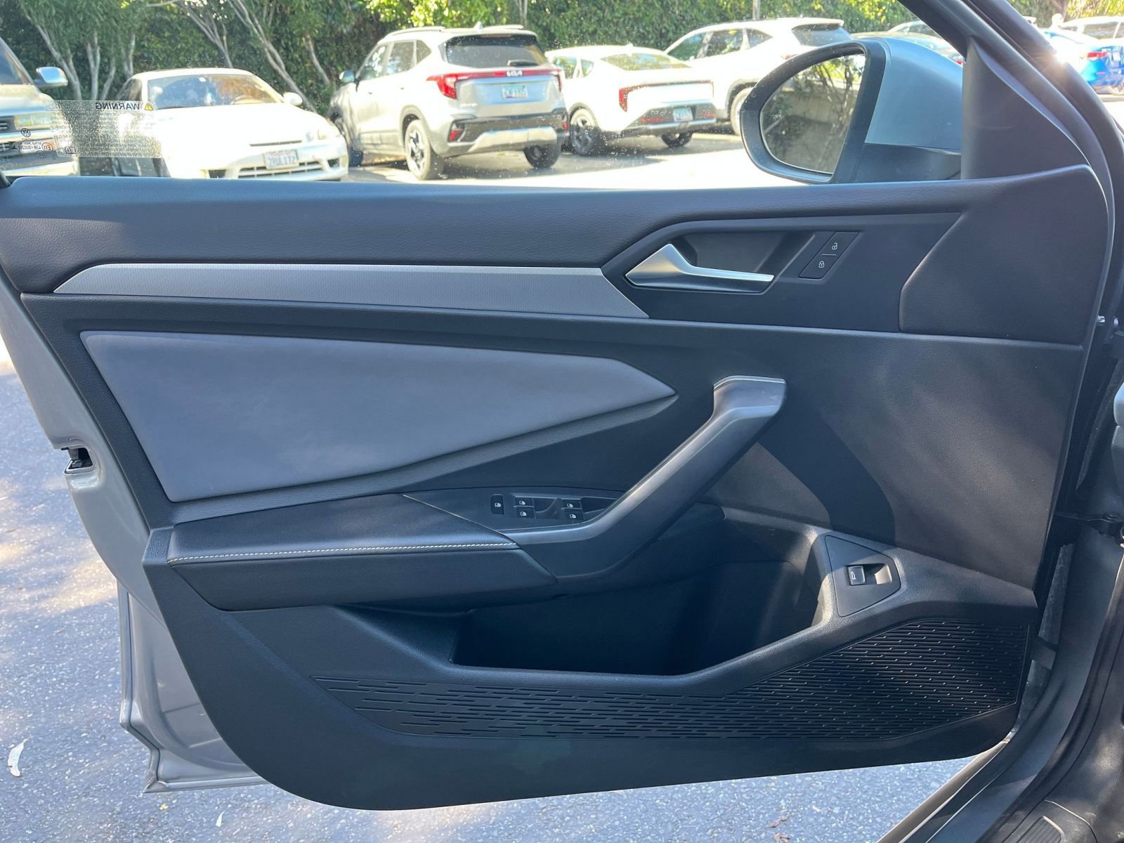 Used 2025 Volkswagen Jetta SE image 18