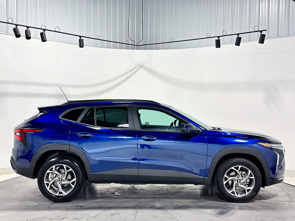 Used 2024 Chevrolet Trax LT w/ Driver Confidence Package FWD image 10