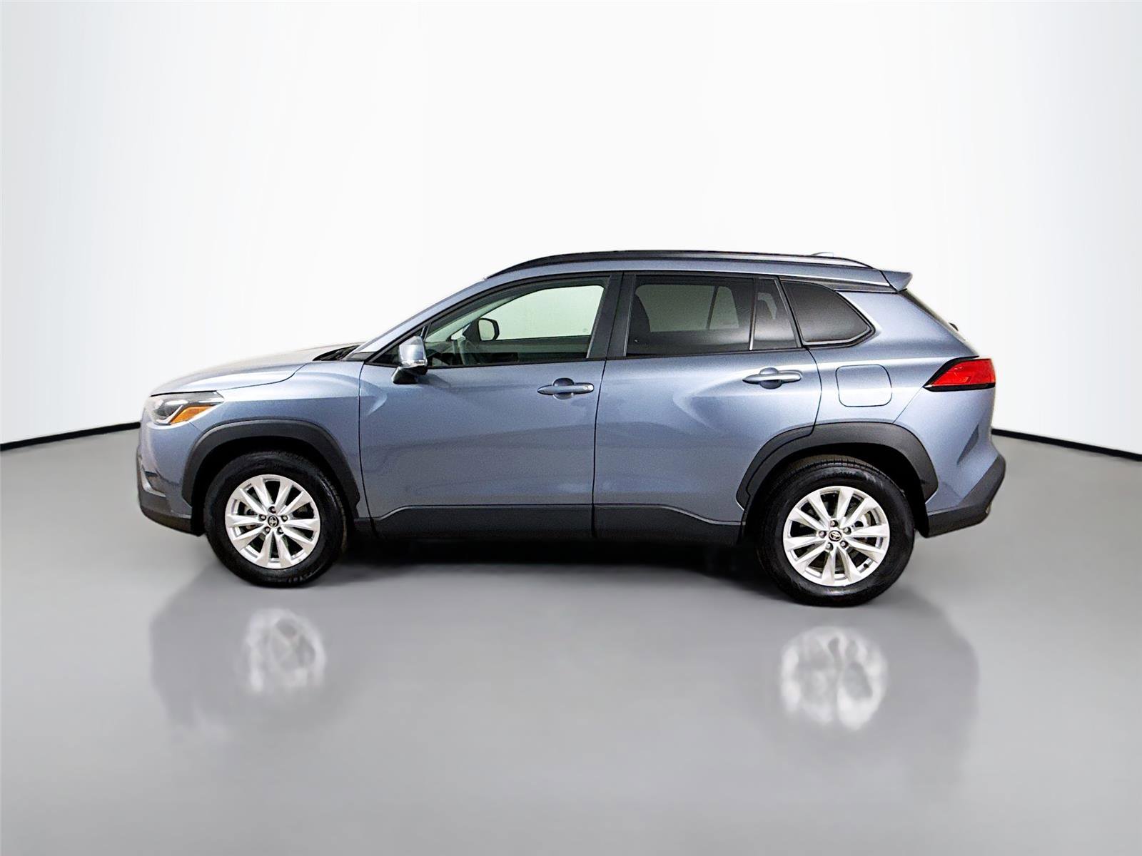 Used 2024 Toyota Corolla Cross LE image 8