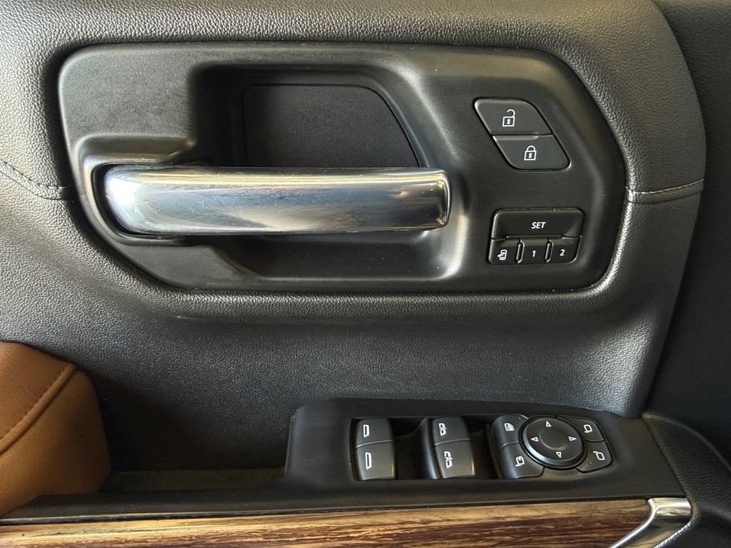 Used 2021 Chevrolet Silverado 1500 High Country w/ Technology Package AWD/4WD image 32