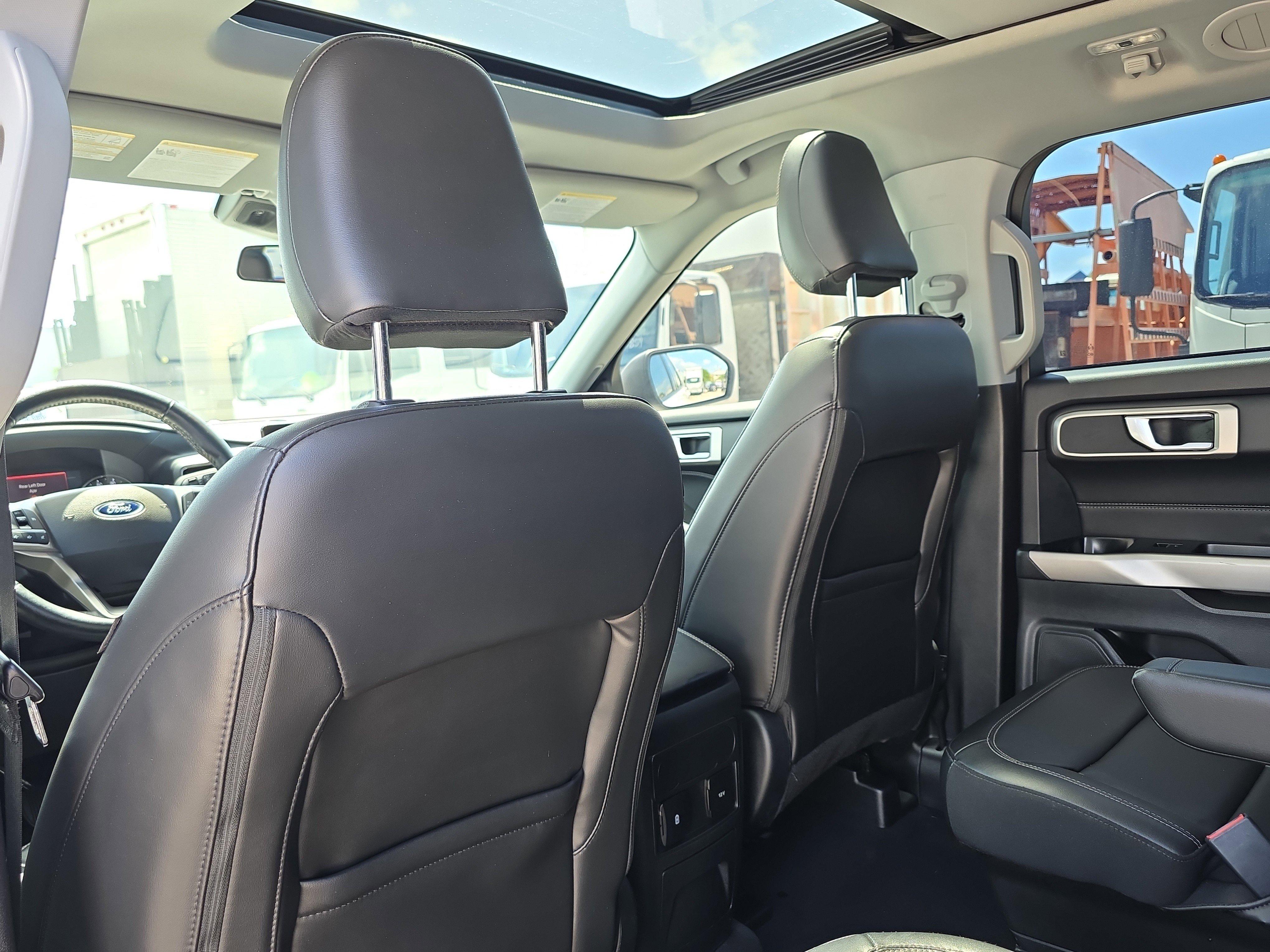 Used 2022 Ford Explorer XLT w/ Equipment Group 202A RWD image 14