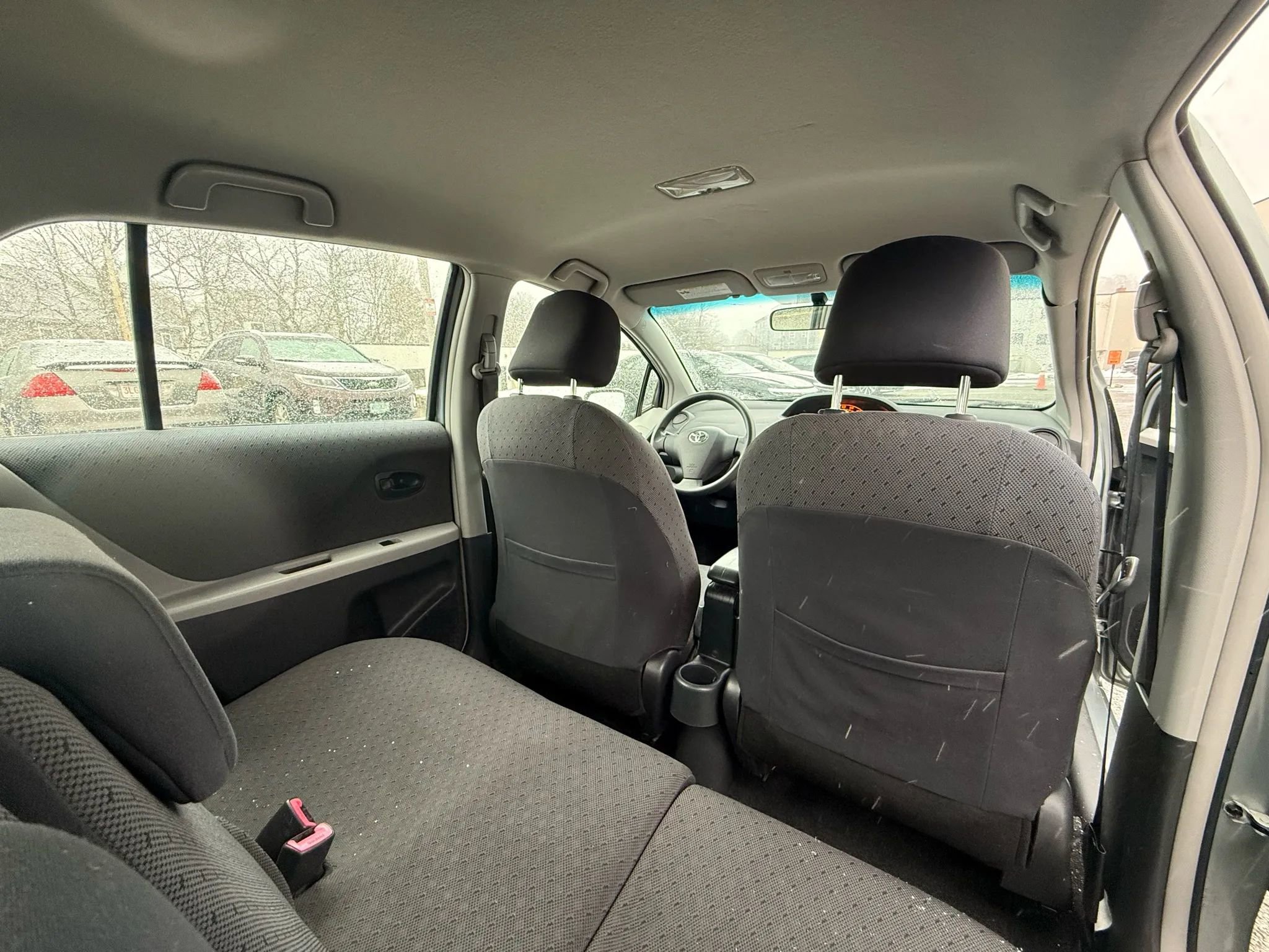 Used 2010 Toyota Yaris 4-Door Hatchback image 18