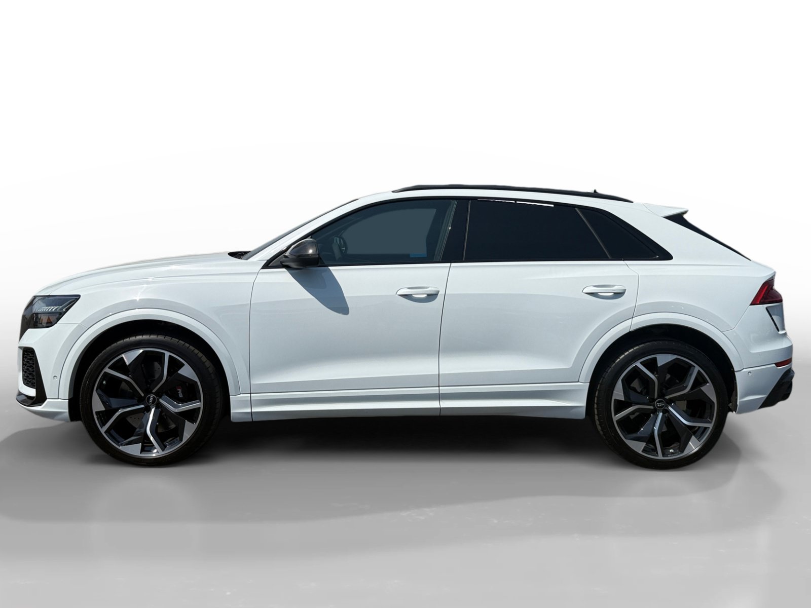 Used 2022 Audi RS Q8 w/ Carbon Optic Package AWD/4WD image 2