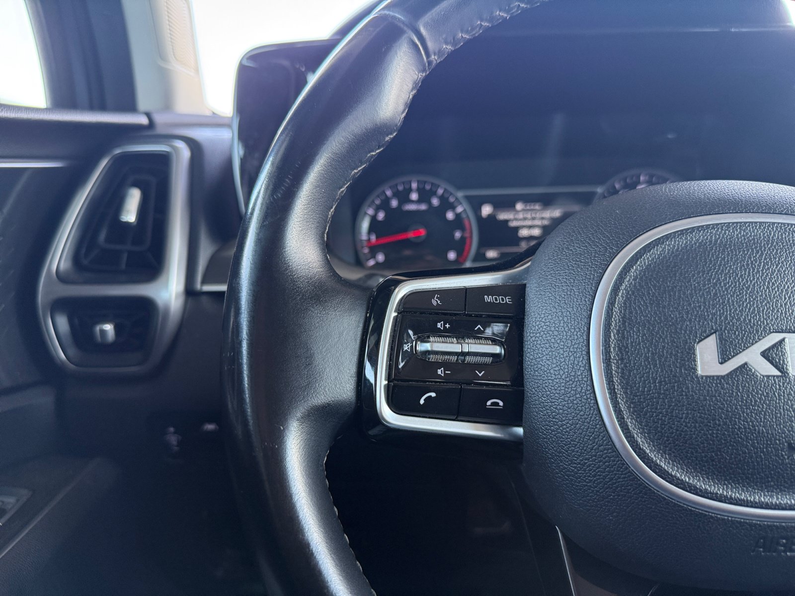 Used 2022 Kia Sorento S w/ Panoramic Sunroof Package FWD image 18