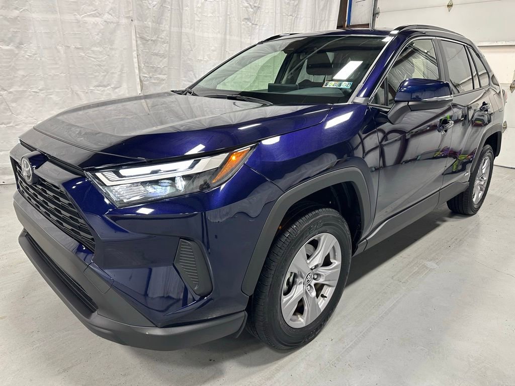 Used 2025 Toyota RAV4 XLE AWD/4WD image 3