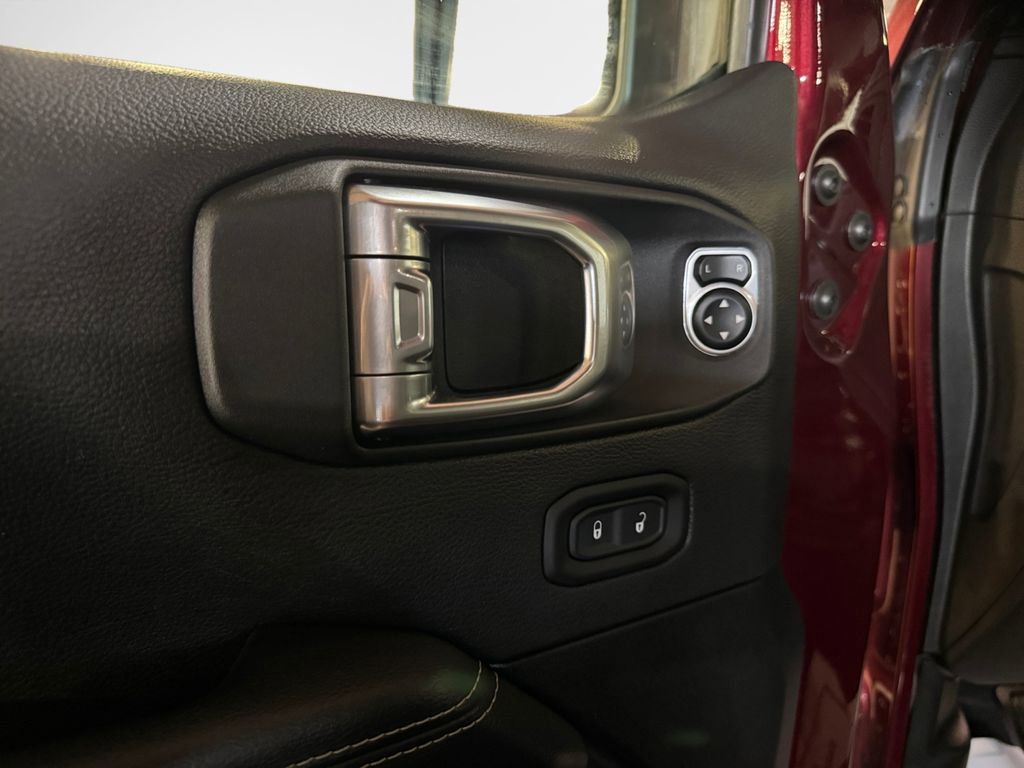 Used 2021 Jeep Wrangler Unlimited Sahara AWD/4WD image 14