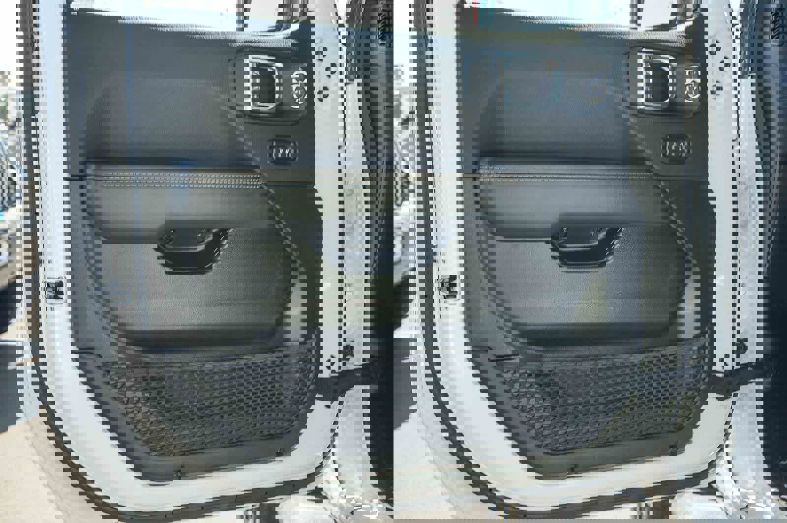 Used 2025 Jeep Wrangler Sahara image 18