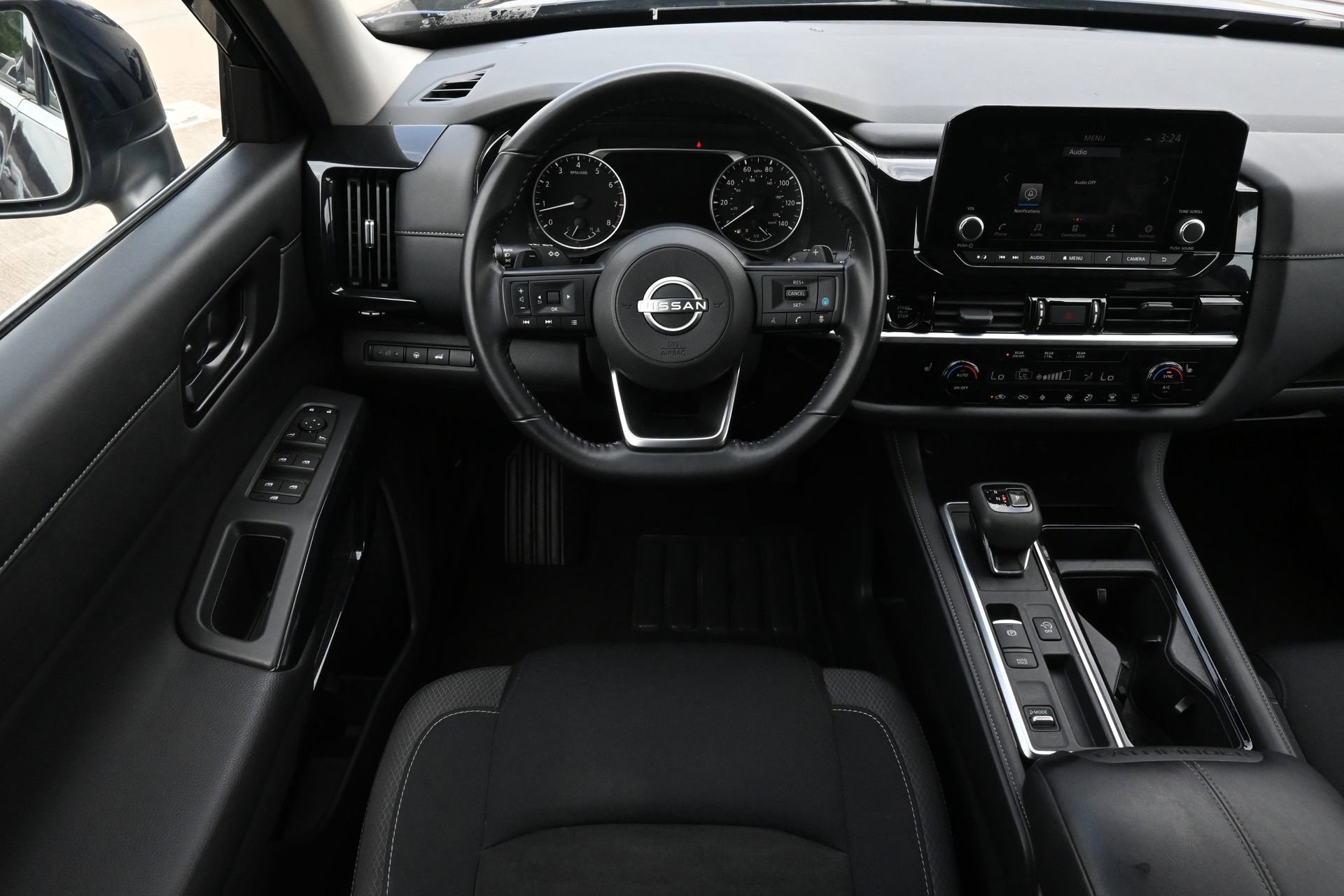 Used 2025 Nissan Pathfinder SV FWD image 9
