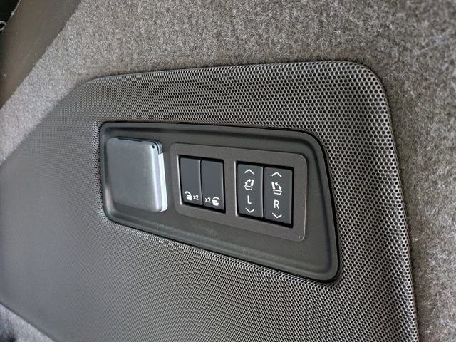 Used 2025 Cadillac Escalade Premium Luxury AWD/4WD image 14