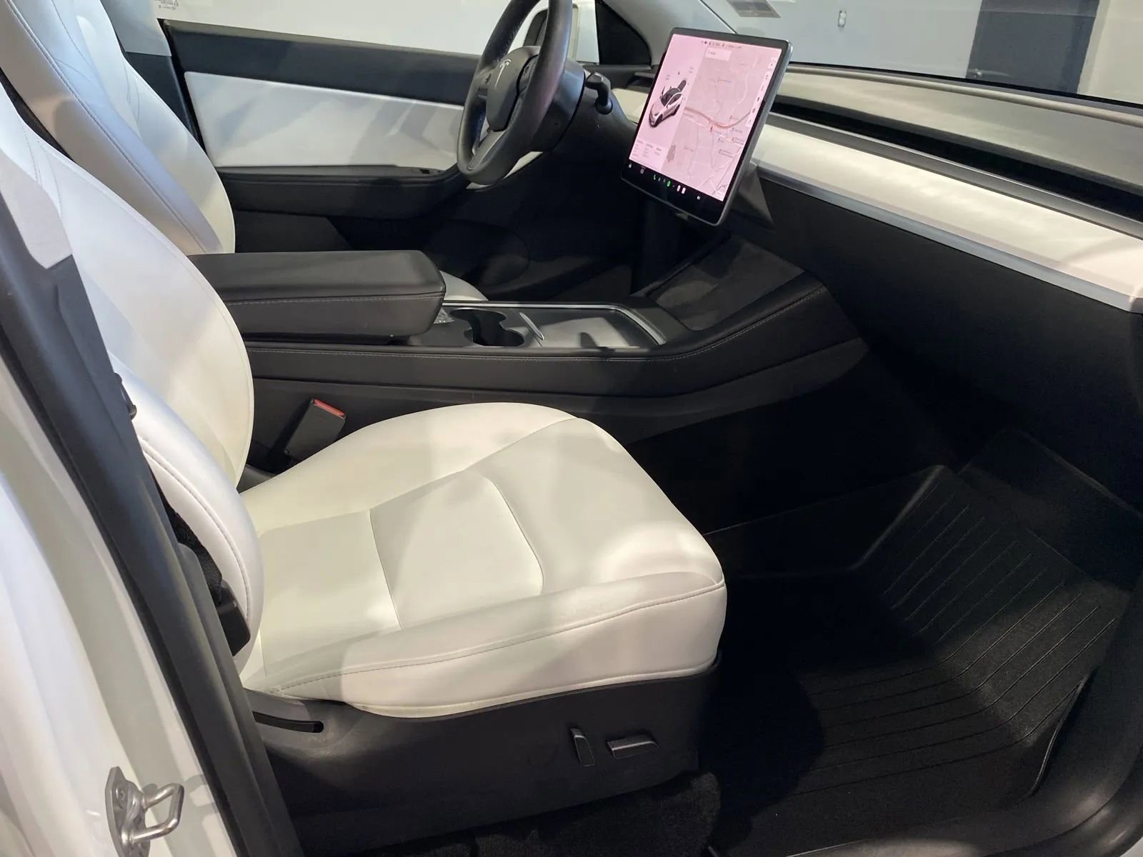 Used 2021 Tesla Model Y Long Range image 6