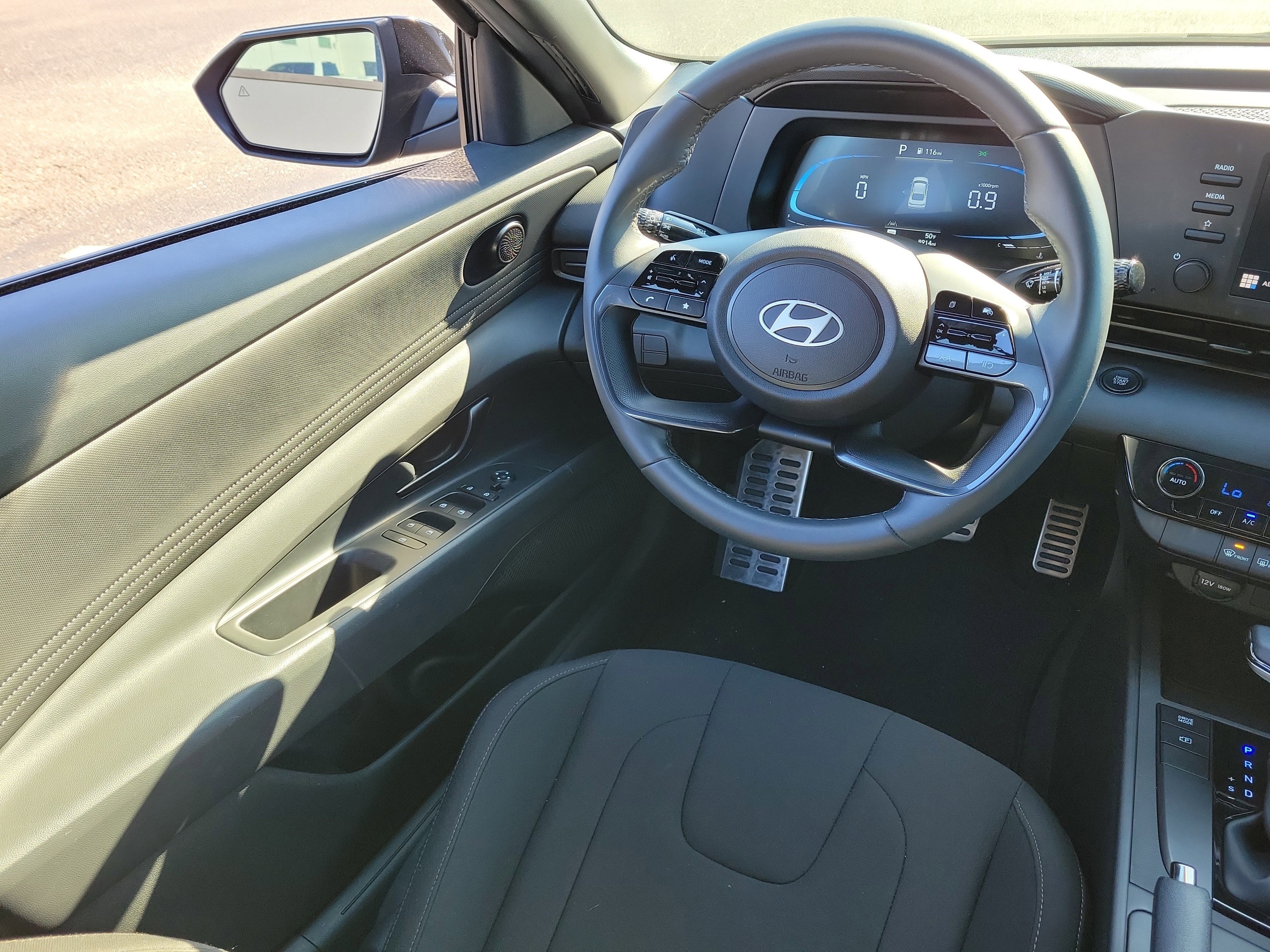 Used 2025 Hyundai Elantra Sport image 15