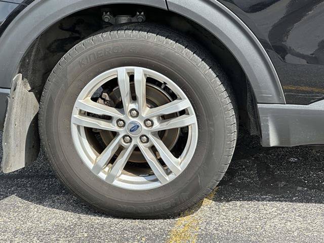 Used 2023 Ford Explorer XLT AWD/4WD image 7