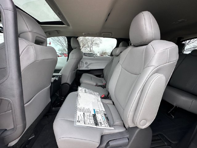 New 2026 Toyota Sienna XLE FWD image 26