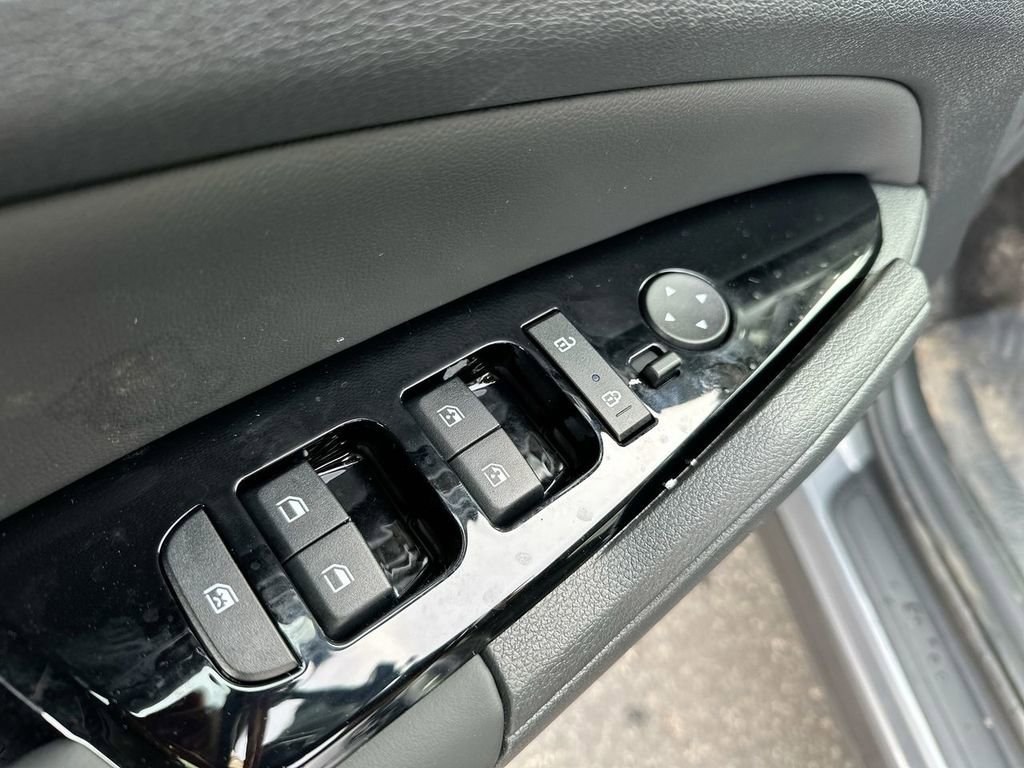Used 2025 Kia Sportage EX image 31