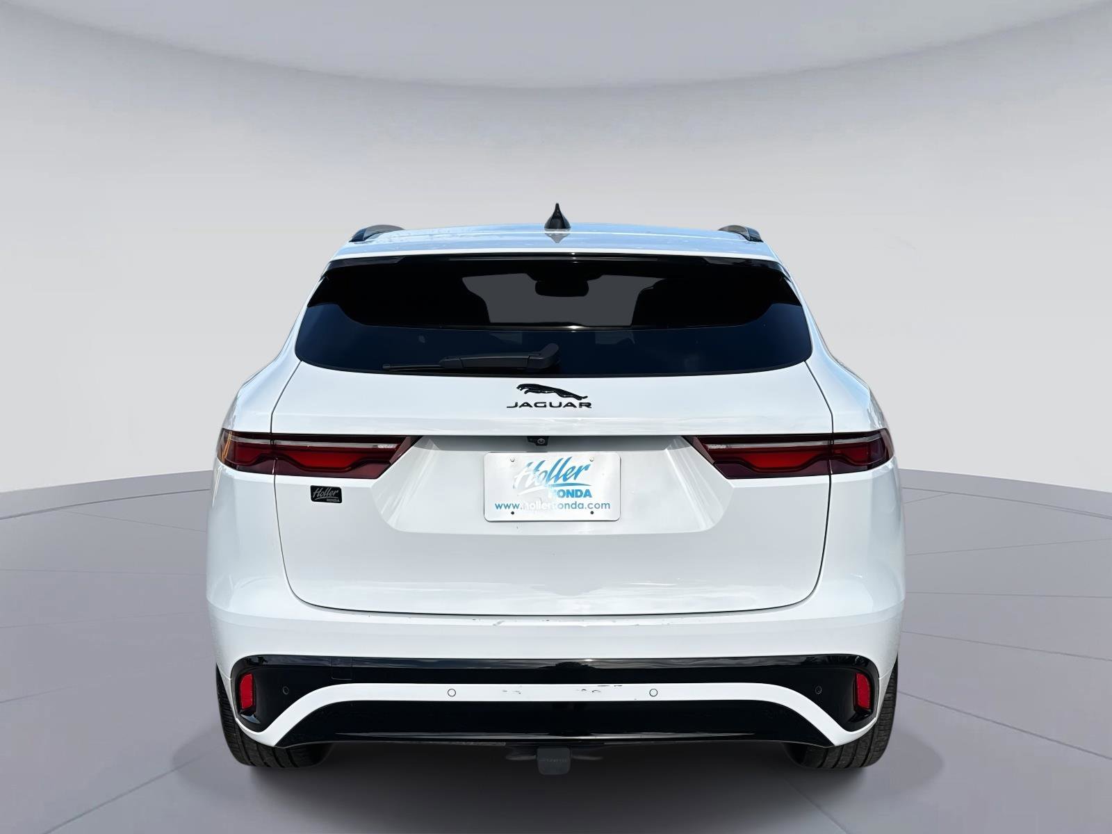 Used 2024 Jaguar F-PACE R-Dynamic S image 5