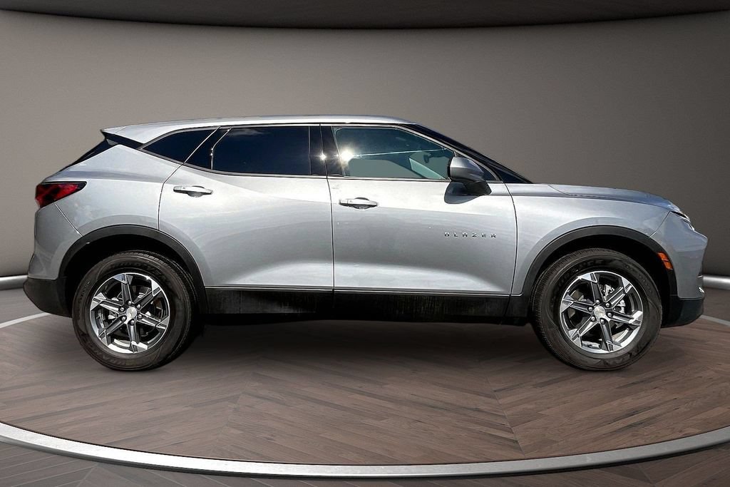 Used 2025 Chevrolet Blazer LT AWD/4WD image 9