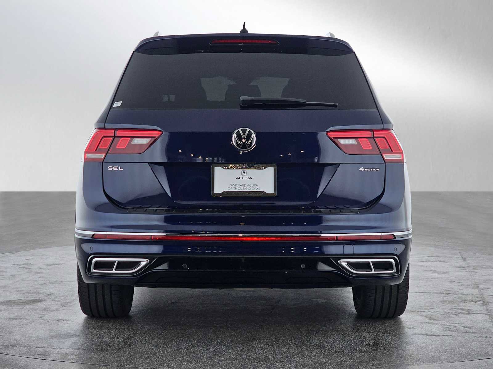 Used 2023 Volkswagen Tiguan SEL R-Line image 4