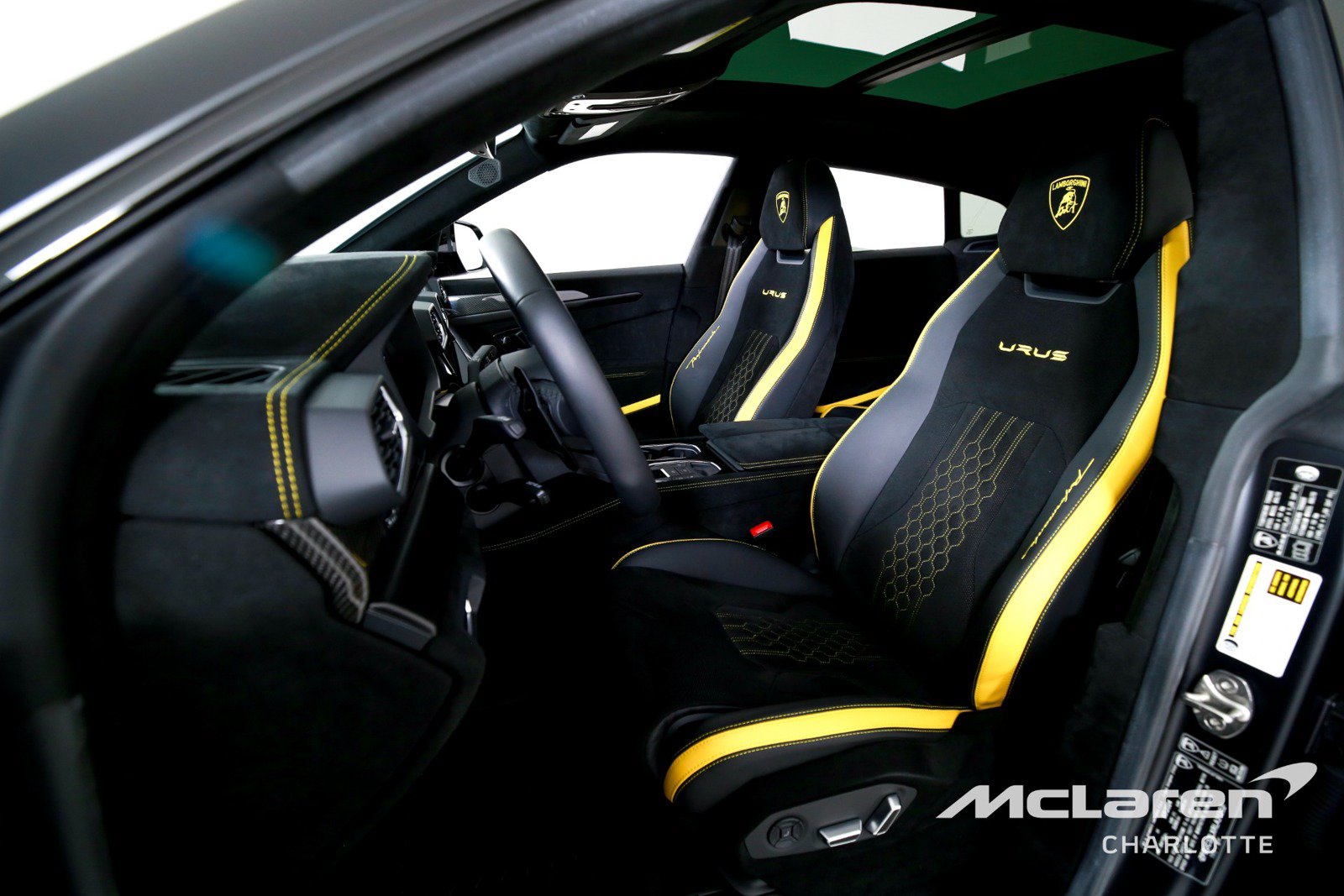 Used 2024 Lamborghini Urus Performante AWD/4WD image 11